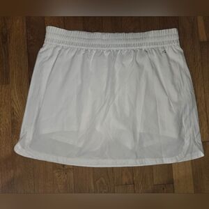 DSG Mid-Rise White Skort